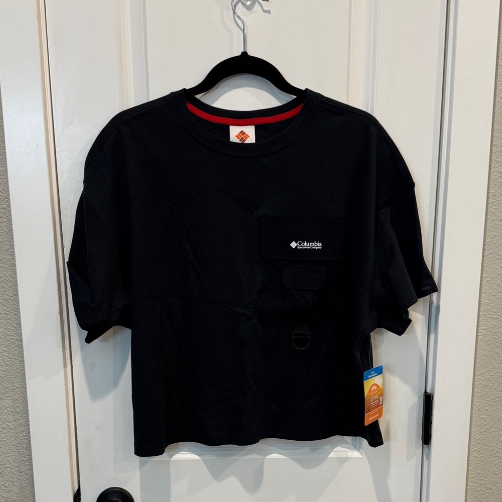 NWT Columbia Black Cropped Short Sleeve Tee